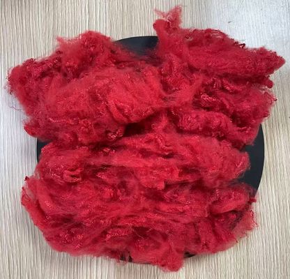 İyi bir fiyat. Geri dönüştürülmüş Polyester Staple Fiber 1.56D 38mm Parlak Kırmızı çevrimiçi
