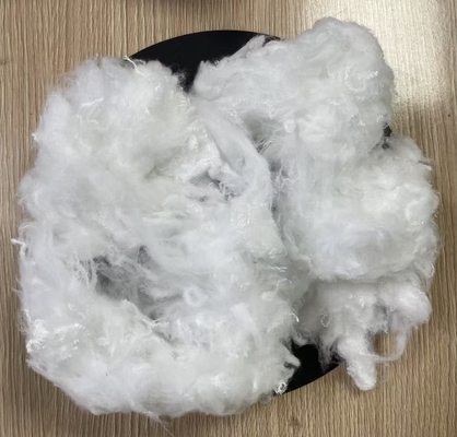 İyi bir fiyat. İpekleme Derecesi Geri Dönüştürülmüş Polyester Staple Fiber 1.4D 38mm Beyaz çevrimiçi