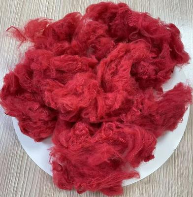 İyi bir fiyat. Silikonize edilmemiş Dope Dyeed Polyester Fiber 1.5D 38mm Parlak Kırmızı çevrimiçi