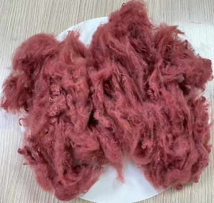 İyi bir fiyat. Geri Dönüşümlü Polyester Elyaf 1.5D 38mm Dope Boyalı Kırmızı çevrimiçi