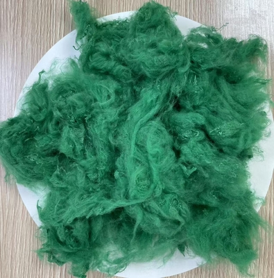 İyi bir fiyat. Geri dönüştürülmüş Polyester Staple Fiber 1.5D 38mm Zümrüt Yeşil çevrimiçi