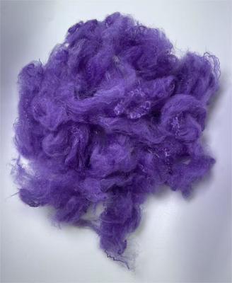 İyi bir fiyat. Geri dönüştürülmüş Polyester Staple Fiber 2.5D 51mm Deep Purple 0.2% Yağ İçeriği ve 0.7-15dtex Fiber Finess ile çevrimiçi