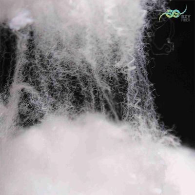 İyi bir fiyat. Alev geriletici yenilenmiş poliester lif 64mm A1 Beyaz kumaş dolgu çevrimiçi