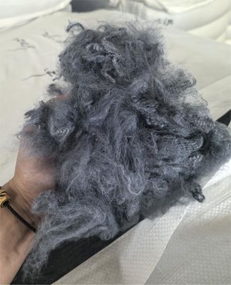 İyi bir fiyat. Geri dönüştürülmüş Polyester Staple Fiber 2.5D 51mm Koyu Gri Düşük Nem Emimi çevrimiçi