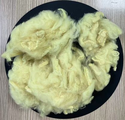 Kalite Geri dönüştürülmüş poliester iplik 2.5D 51mm Chick Yellow Fabrika