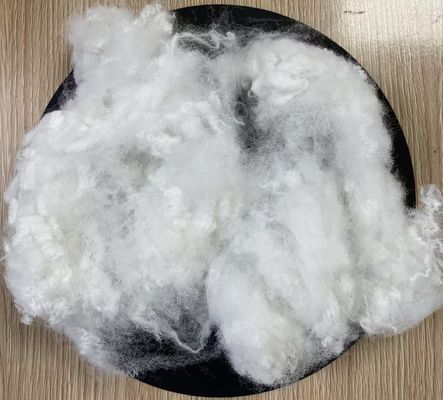 İyi bir fiyat. Virgin Polyester Staple Fiber 15D 64mm Beyaz Standart GRS Sertifikalı çevrimiçi