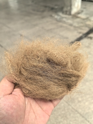 İyi bir fiyat. Geri dönüştürülmüş polyester staple fiber 6D 51mm deve yüksek yırtılma direnci çevrimiçi