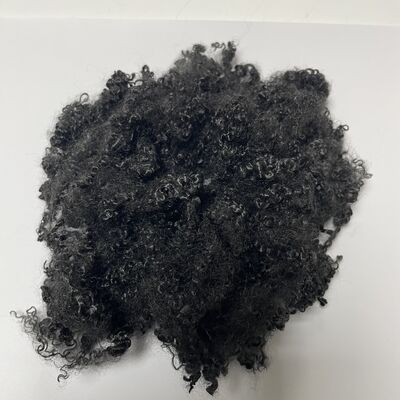 Siyah 3D*64mm Alev Geri Dayanıklı Poliester Döşeli Fiber Yatak Yemekleri ve Endüstriyel Filtrasyon için